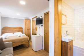Lovely 1 Room w/AC close to Tophane Tram Station in Cihangir